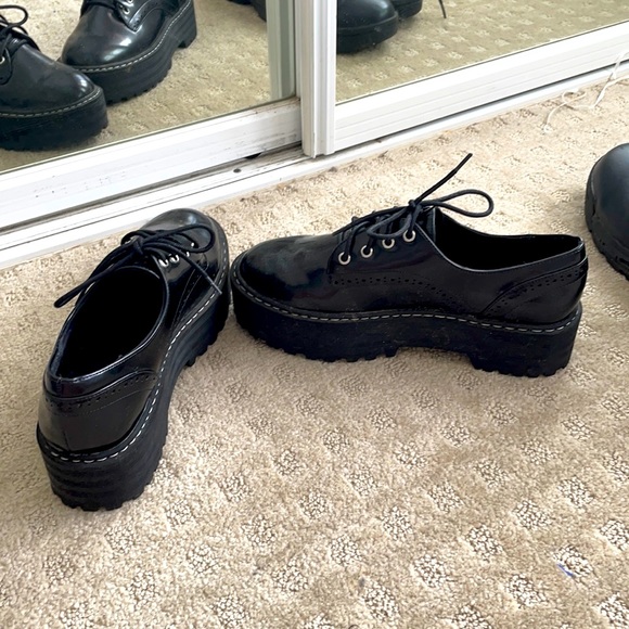 Divided Shoes - Chunk black platform shoes